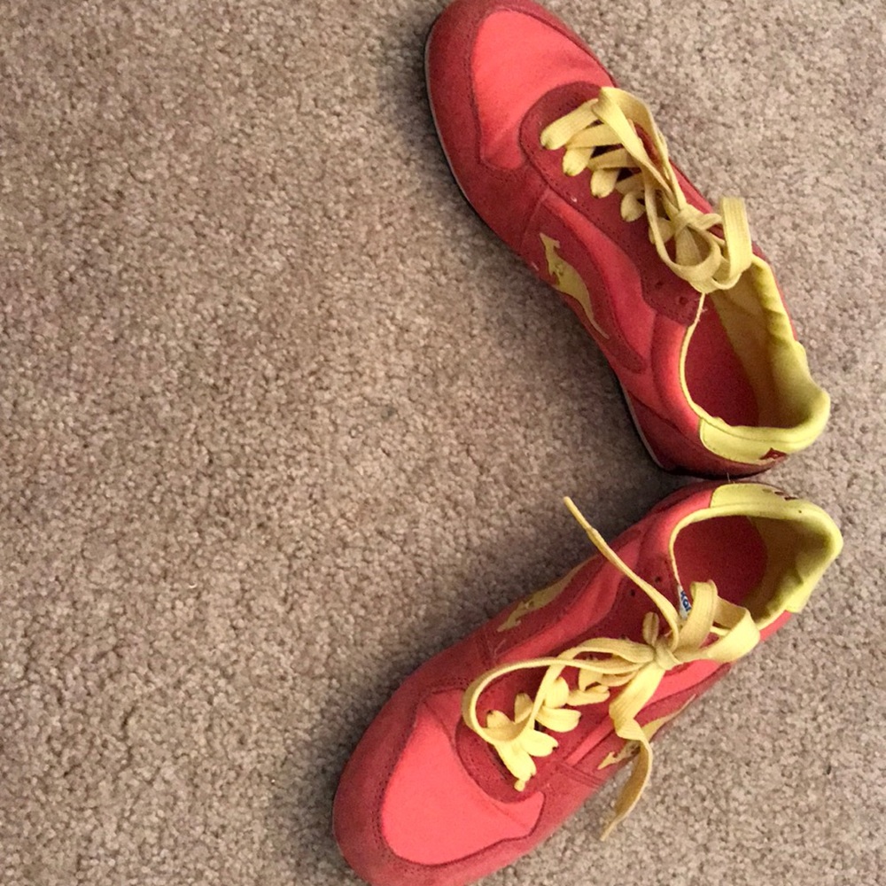 Kangaroos tennis shoes